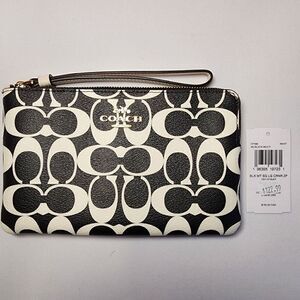 NWT Coach CP488 Large Corner Zip Wristlet Black & White Signature